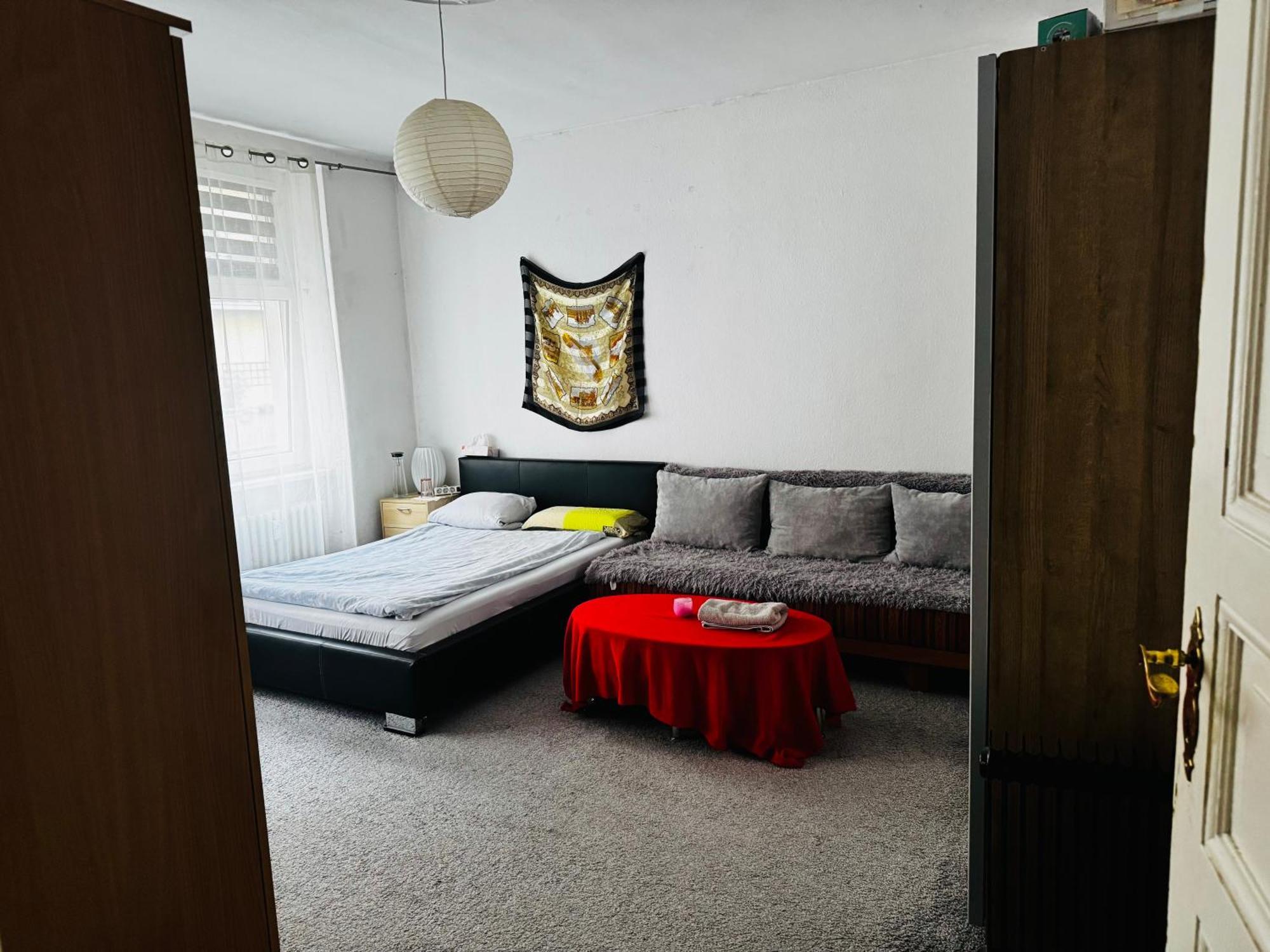 A Cosy, Super Quiet Room In Wedding — Photos 1